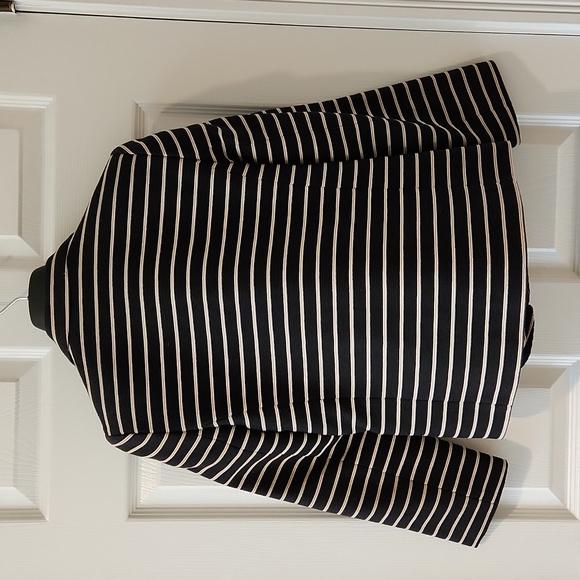 Tailored short Jacket - Picture 4 of 4